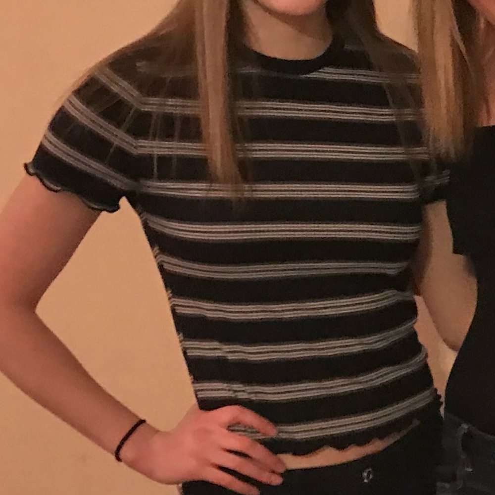 Black Ribbed Crop Top - Picture 4 of 4